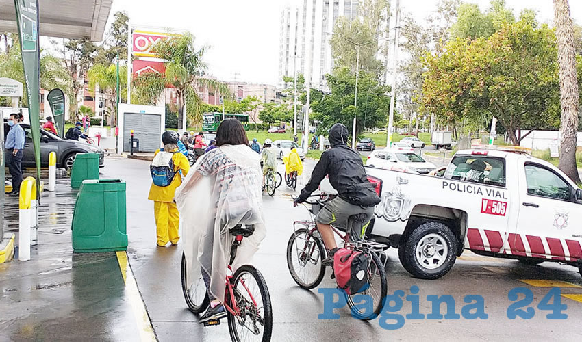 De acuerdo con ciclistas, no es una opción cambiar de sitio el trayecto por el que circularían; el espacio es público y debe ser compartido, pese al descontento de vecinos, quienes temen que colapse avenida Guadalupe/Fotos: Rafael Hernández Guízar