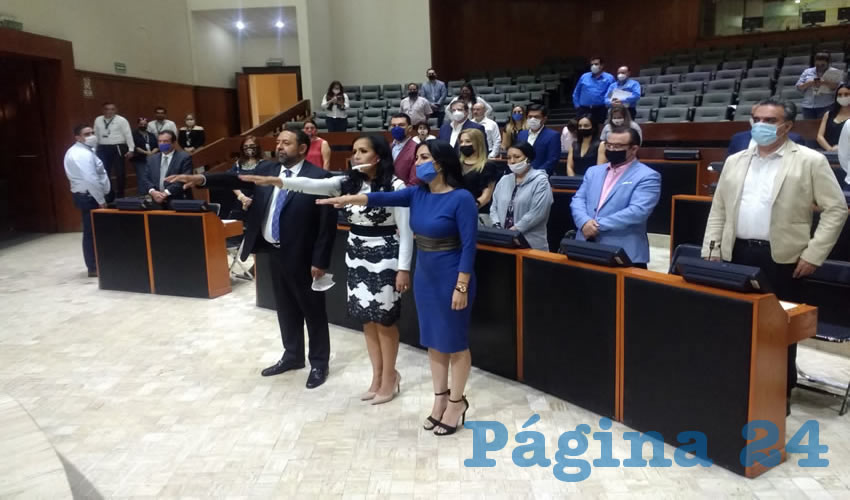Con la repartición de cuotas y cuates en el Congreso, los tres nuevos integrantes del Consejo de la Judicatura rindieron protesta a las tres de la mañana del viernes 19 de julio, en el Legislativo/Foto: Especial