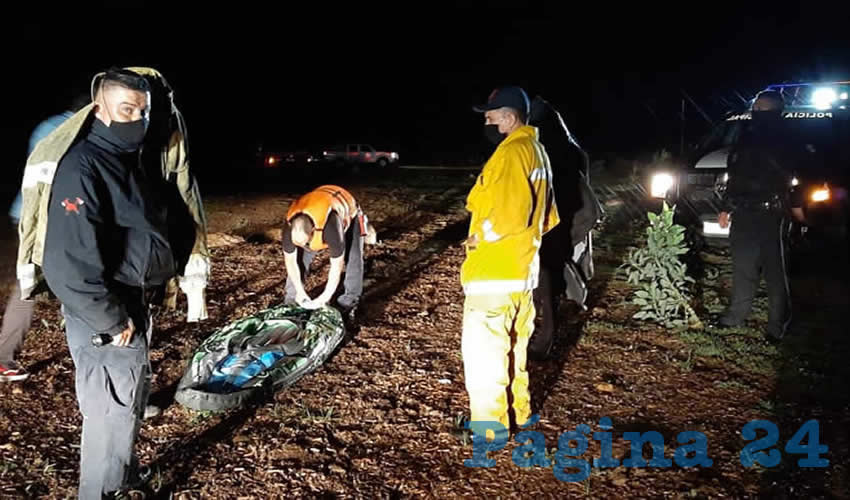 Jorge &ldquo;N&rdquo; &ldquo;N&rdquo;, de 31 a&ntilde;os de edad, cay&oacute; de esta embarcaci&oacute;n de pl&aacute;stico en la presa Abelardo L. Rodr&iacute;guez, pero al estar atado a ella le permiti&oacute; mantenerse a flote