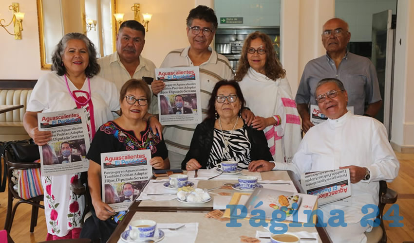En Sanborns Francia desayunaron la Familia Cecilia. Martín, José, Maricela, Carlos María de Lourdes, Imelda Hernández, festejando sus 88 años, y Ricardo Luna Hernández