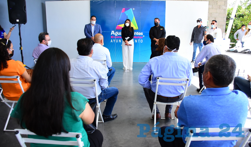 Cada kit incluye tapete sanitizante, cinco litros de gel antibacterial, 20 litros de l&iacute;quido desinfectante y un term&oacute;metro digital