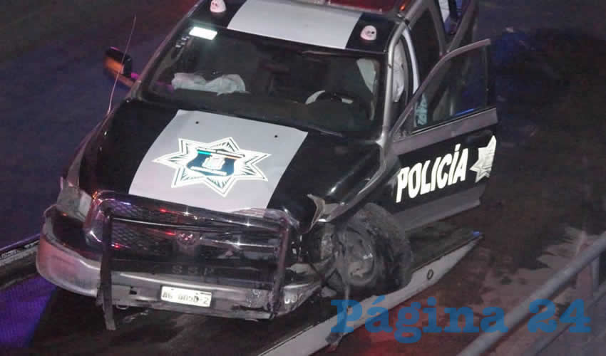 Así terminó al camioneta patrulla Dodge Ram gris con franjas azules, con número y placas AG-005-B2, que conducía el uniformado Omar “N” “N”