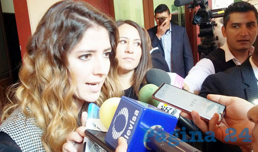 Fela Pelayo primero dijo que lo de su título universitario es un tema “totalmente irrelevante”, pues según ella no es un requerimiento legal para el espacio en el que se encontraba. Según la ley es obligatorio que para ocupar una secretaría del gobierno estatal se tenga –mínimo– el certificado de estudios universitarios. Si hay denuncia penal, Fela puede ir a la cárcel por “usurpación de funciones públicas” /Foto: Archivo Página 24