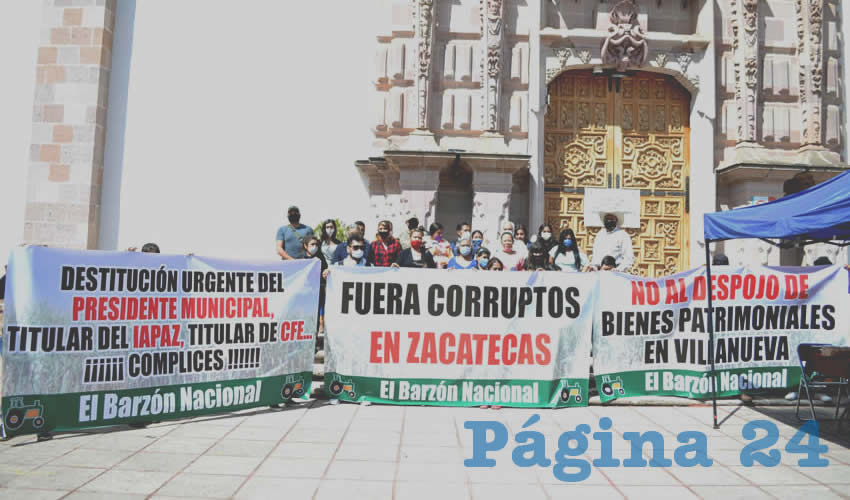 Integrantes del Barzón Zacatecano, denunciaron públicamente diversas irregularidades que acontecen en el municipio de Villanueva, señalando directamente al alcalde Miguel Ángel Torres Rosales (Foto Merari Martínez)