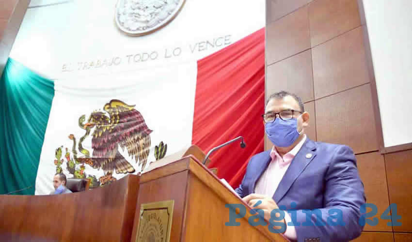 Pedro Martínez Flores, diputado local por el Partido Acción Nacional (PAN), señaló que ante la pandemia de COVID-19 los entes públicos “han estado contribuyendo decididamente para detener el contagio y la enfermedad. La estrategia es clara: no aglomeraciones, no juntas o reuniones presenciales de trabajo y no asistencia a los centros laborales, en los casos de actividades no esenciales de acuerdo con la clasificación de la autoridad de salud federal” (Foto: Cortesía)