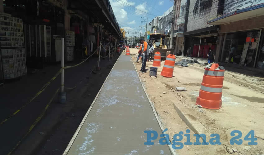 Se corrigió la fisura entre la losa del estacionamiento del Mercado Terán y la vialidad, desde la calle Juárez hasta 5 de mayo, esto con el fin de evitar las inundaciones