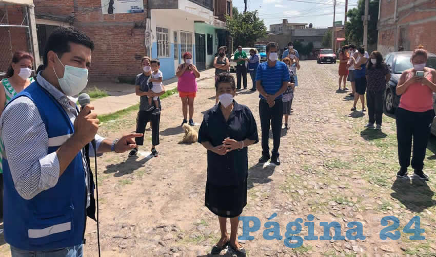 Leonardo Montañez, estuvo en la comunidad del Che Guevara, en Ojocaliente III y en la colonia Ferronales, entregando paquetes con productos de primera necesidad