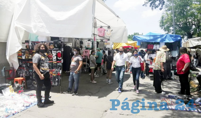 Con la reducción de asistentes al lugar se han registrado menos ventas en el tianguis cultural; no obstante, seguirán instalándose cada sábado bajo estrictas medidas sanitarias/Foto: Francisco Tapia