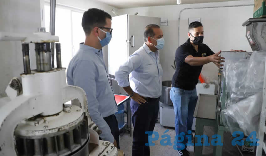El gobernador inició una gira por algunos comercios y pequeñas empresas locales que serán beneficiadas con apoyos por parte del programa de impulso al consumo local