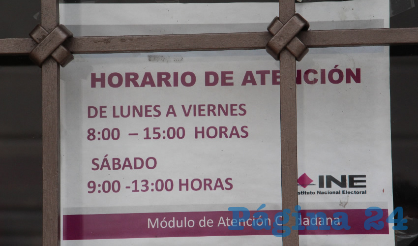 A casi 4 meses del cierre de los Módulos de Atención Ciudadana, en donde principalmente la población tramitan la credencial de elector que sirve, además de votar, como documento de identificación oficial, se dio a conocer por parte del INE que en agosto se abrirán de nueva cuenta estas oficinas (Foto Rocío Castro Alvarado)