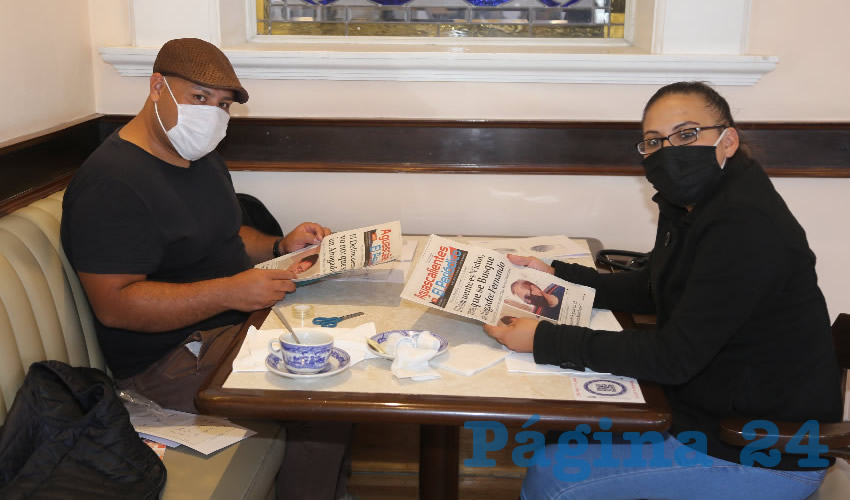En Sanborns Francia compartieron el pan y la sal Juan Leonardo Mart&iacute;nez Santiago y Perla Ang&eacute;lica Morales Arroyo, que nos visitan de la Ciudad de M&eacute;xico