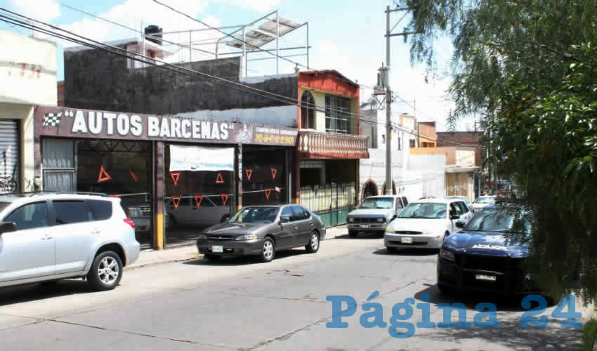El negocio Autos B&aacute;rcenas, ubicado en avenida Miguel &Aacute;ngel Barberena Vega 525, en el fraccionamiento Municipio Libre, que fue &ldquo;visitado&rdquo; por ocho sujetos que portaban armas largas y cortas