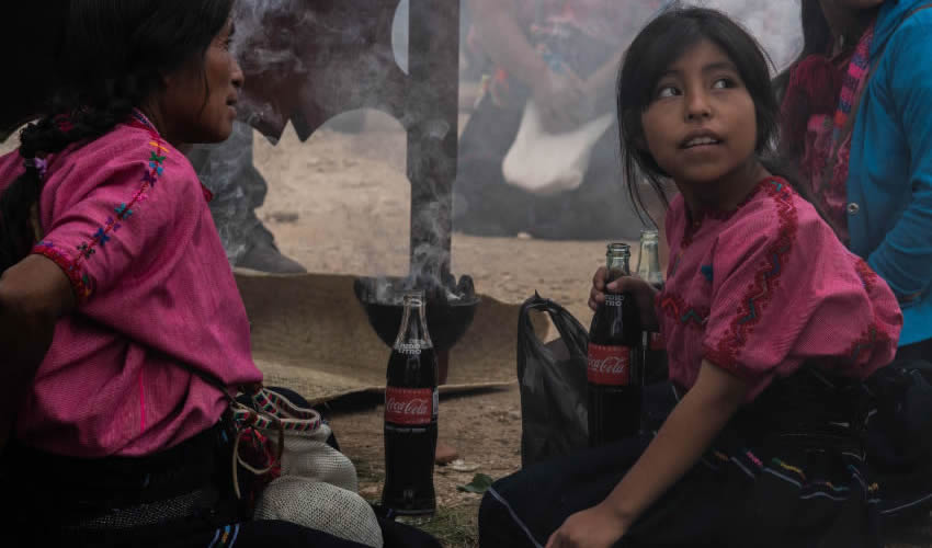 El consumo de estas bebidas tiene una implicaci&oacute;n directa en la epidemia de sobrepeso, obesidad, diabetes y enfermedades cardiovasculares (Foto: Archivo/ Cuartoscuro)