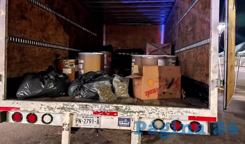 Botes, bolsas y cajas conten&iacute;an los 500 kilogramos de mariguana, que fueron descubiertos por soldados en el Puesto Militar de Seguridad Pe&ntilde;uelas, en la carretera federal 45 sur