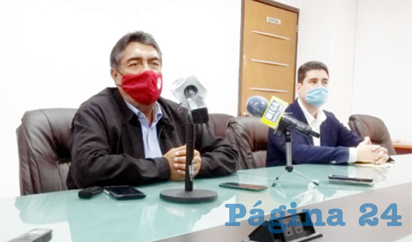 Los de MC llegaron al poder criticando los excesos, y “en el ejercicio parece que es lo que más los distingue. Hay una diversidad de temas donde se vuelve evidente los excesos en materia de falta de transparencia y justamente de estos temas”, tronó por su parte Ramiro Hernández