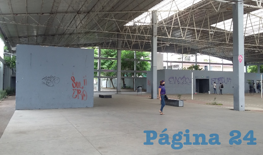 El parque se ha convertido en un sitio descuidado por las autoridades emecistas de Guadalajara; está grafiteado, sucio, dañado, y al interior, se perciben ladrones que hacen de las suyas. Pero sobre todo se ve el desánimo de muchas de las personas, quienes lamentan la falta de vigilancia policial por parte de la comisaría tapatía/Foto: Francisco Tapia
