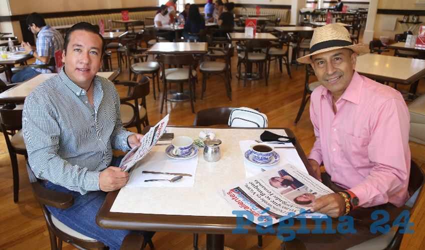 En Sanborns Francia desayunaron Carlos Olvera &Aacute;vila, titular de la Profeco Aguascalientes; y Alberto G&oacute;mez Velasco, exdelegado de la Profeco 
