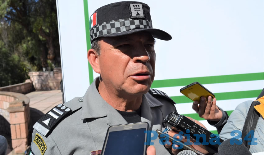 Óscar Zavala Barrera, coordinador regional de la Guardia Nacional (GN) en Zacatecas, informó que se dispuso de 60 elementos, que están dispersos en diferentes zonas del Centro Histórico de la capital entregando cubrebocas e invitando a la población a resguardarse en sus hogares para evitar un mayor número de contagios por COVID-19 (Foto Archivo Página 24)