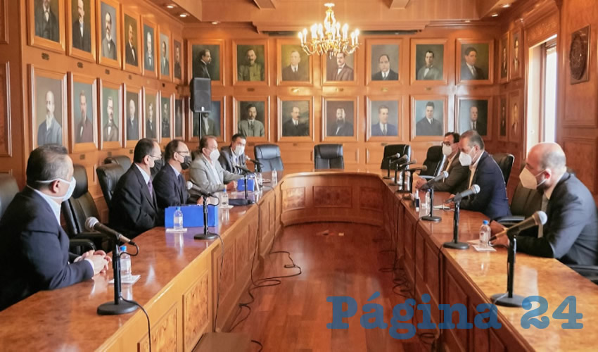 El gobernador Martín Orozco Sandoval, sostuvo una reunión con el secretario regional de la CROM, Rodolfo Gerardo González Guzmán, y el director general de Unipres Mexicana S.A. de C.V., Toshiaki Takahashi