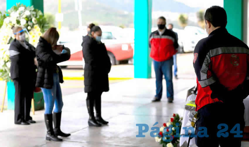De esta manera fue despedido el uniformado de su segunda casa, quien ahora será recordado con la frase “¡¿Me escuchan?!”, que repetía cuando en momentos de atención a reportes usó durante mucho tiempo que salvó vidas, exponiendo la propia