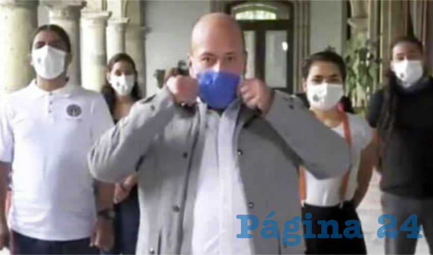 Luego de reunirse con una comisión del colectivo #Somos456, que integra a más de 100 afectados de las manifestaciones violentas registrada del 4 al 6 de junio pasado, el gobernador Enrique Alfaro prometió poner sobre la mesa una reforma policial con un foro previo que comenzará el 15 de agosto/Foto: Twitter @EnriqueAlfaroR