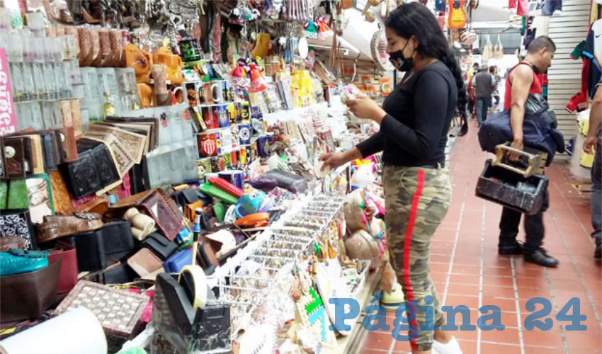 La pandemia ha generado la escasez de visitantes al tradicional lugar; apenas se ven algunos clientes locales, pero ya no a los turistas nacionales o internacionales que compraban dulces, productos típicos y recuerdos/Foto: Francisco Tapia