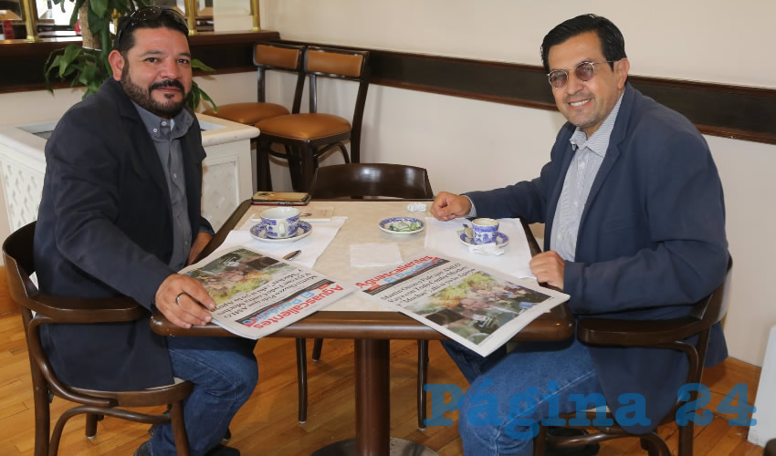 En Sanborns Francia desayunaron Javier Loera, regidor del Ayuntamiento de Aguascalientes; y el escritor y periodista Fabi&aacute;n Mu&ntilde;oz