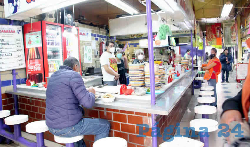 Uno de los mercados más visitados del Centro Histórico de la ciudad de Zacatecas es el Mercado Arroyo de la Plata, en el que se pueden encontrar un sinfín de productos típicos, platillos gastronómicos, así como frutas y verduras (Foto Rocío Castro Alvarado)