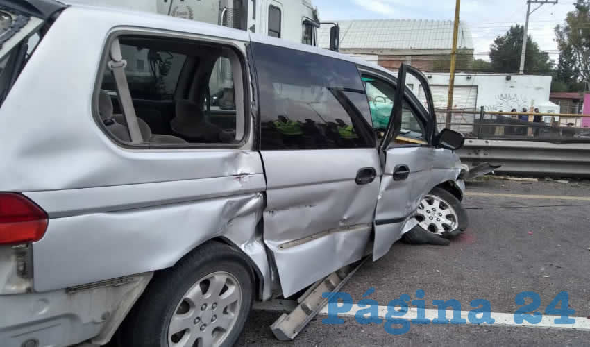 Así quedó la camioneta Honda Odyssey en la cual se trasladaba una familia