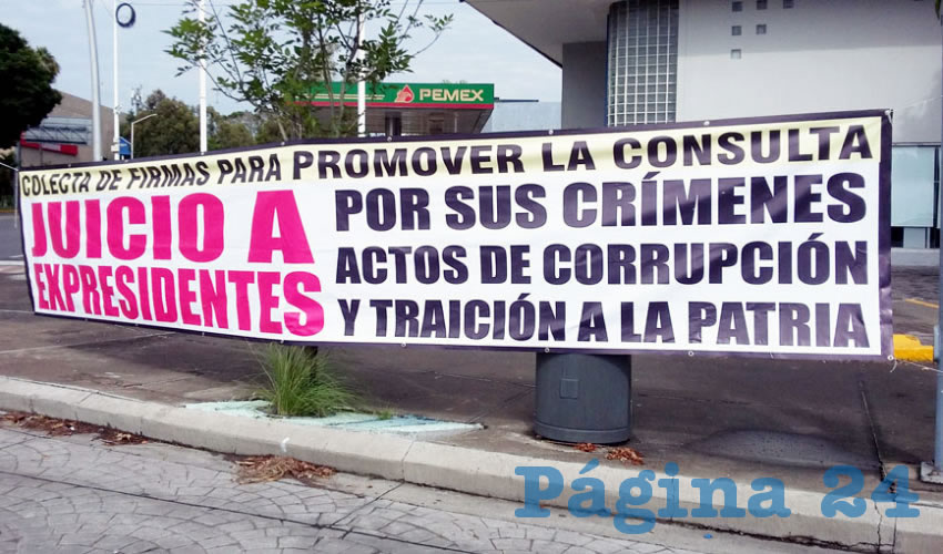 En otra de las mantas, los ciudadanos exigían juicio a ex presidentes