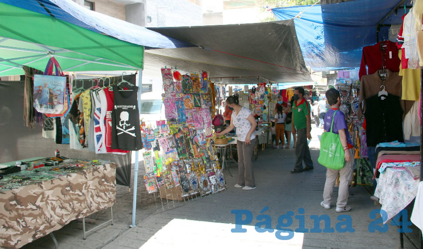 En los Diferentes Puestos Cumplen con Recomendaciones de Salud (Foto: Rocío Castro Alvarado)