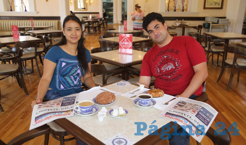 En Sanborns Francia desayunaron Elizabeth N&aacute;jera Hern&aacute;ndez y Jonathan Cruz Delgado Barba
