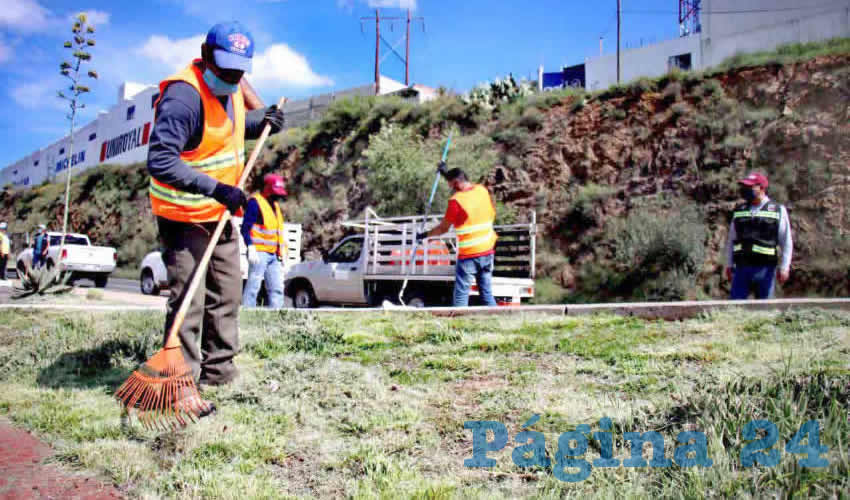 Ulises Mejía Haro también hizo un llamado a la ciudadanía recordando que necesitamos seguir avanzando de la mano de la ciudadanía para mantener nuestro municipio más limpio, compartiendo esa responsabilidad de mantener los espacios comunes más en las mejores condiciones