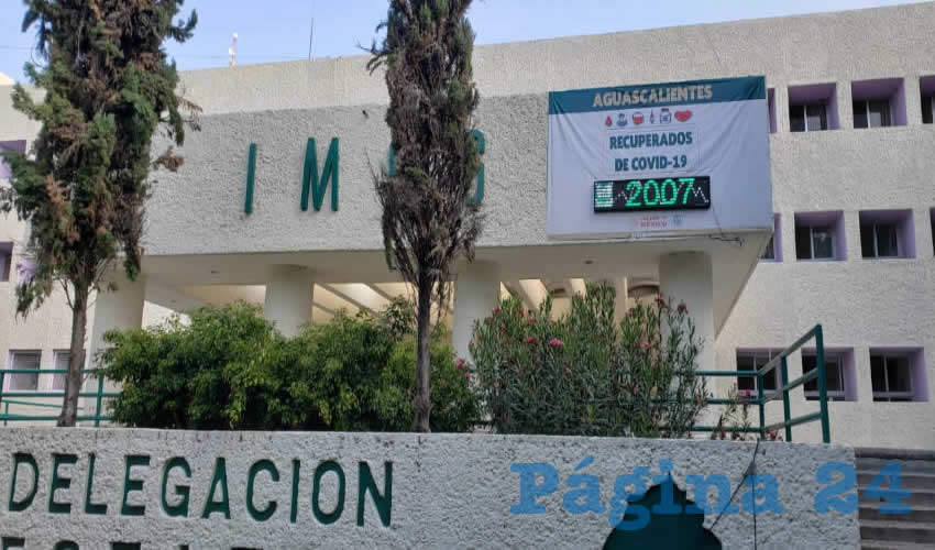 Se exhorta a la población a acudir al médico de manera inmediata y reportar síntomas agudos como dificultad para respirar y fiebre