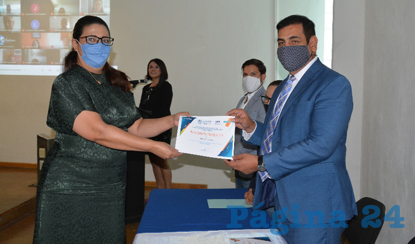 Ibarra Tejeda, expresó que es un honor el reconocer públicamente a las y los docentes de la institución quienes desempeñaron alto labor de excelencia académica