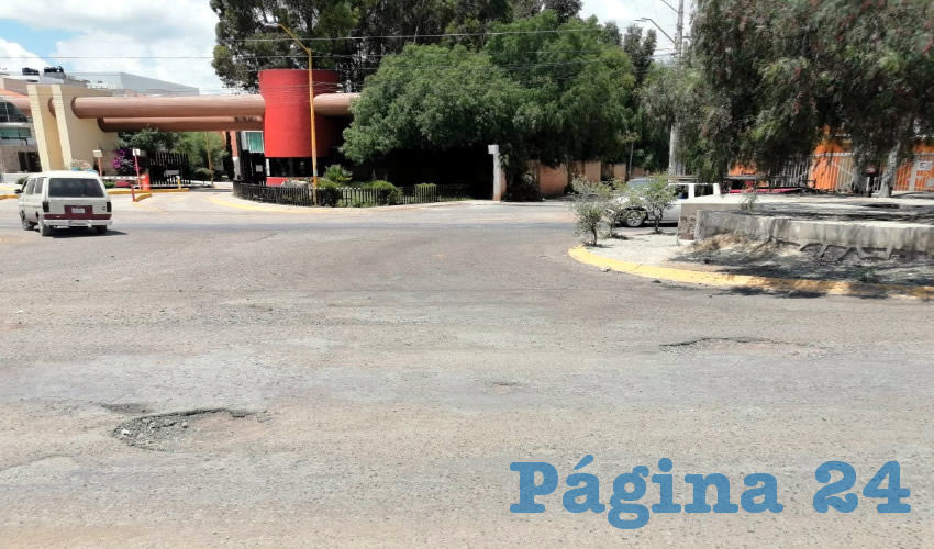 En la avenida Sierra Madre de la colonia Colinas del Padre, justo enfrente de donde se encuentra la Unidad Médica Familiar número 57 del Instituto Mexicano del Seguro Social (IMSS). (Fotos Cortesía)