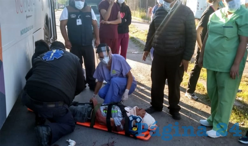 Héctor “N” “N”, de 54 años de edad, fue embestido por la unidad de transporte en el cruce de las calles República de Perú y República de Argentina, en el fraccionamiento Las Américas