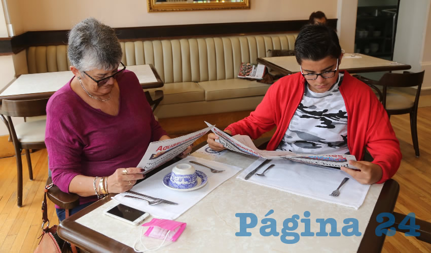 En Sanborns Francia almorzaron Lydia Orozco Guti&eacute;rrez y Daniel Herrera Ba&ntilde;uelos