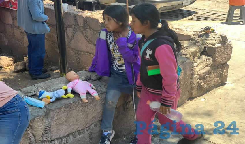 El trabajo infantil se ha acentuado durante esta pandemia, se puede apreciar sobre todo en la zona urbana, donde menores de edad trabajan vendiendo dulces, tocando algún instrumento o limpiando parabrisas, aunque también desempeñan labores en el campo (Foto Cristo González)