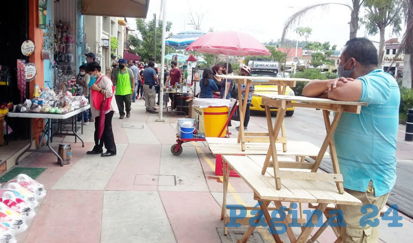En varios de los locatarios establecidos en avenida Tonaltecas señalaron que sus ventas no han despuntado tras la reapertura de sus comercios por la pandemia de COVID-19: la gente ya no acude como antes a esta zona de la ciudad, lamentaron/Foto: Francisco Tapia