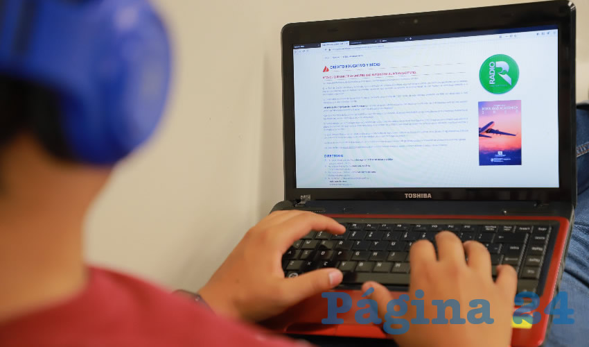 En México es que muchos hogares, principalmente los rurales e indígenas, no cuentan con las condiciones para que sus alumnos sigan las clases o entreguen las tareas que se les exigen, lo que afecta a jóvenes de manera desproporcionada