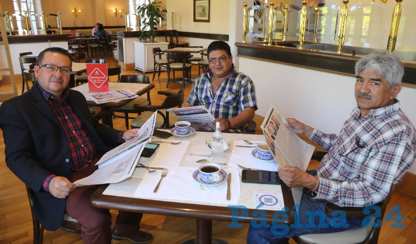 Guillermo Esparza Mart&iacute;nez, Ricardo Rojas y Javier Quiroz G&aacute;mez compartieron el pan y la sal en Sanborns Francia