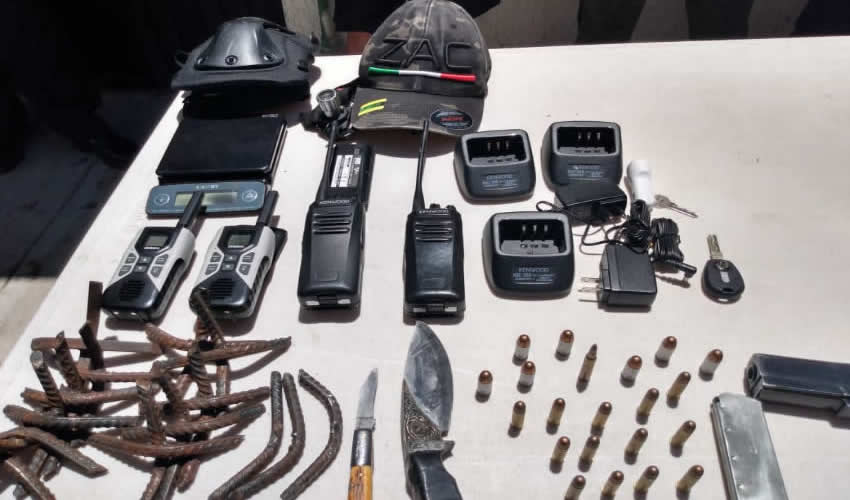Los delincuentes contaban con 11 ponchallantas, los cuales colocaban en