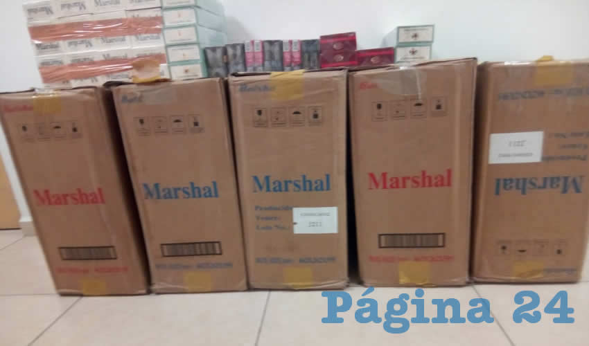 En el fraccionamiento Ojo de Agua, las autoridades encontraron 56 mil cigarros, mercancía que en buna parte estaba entregando Marisol “N” “N”, de 30 años a Pedro Iván “N” “N”, de 37 años