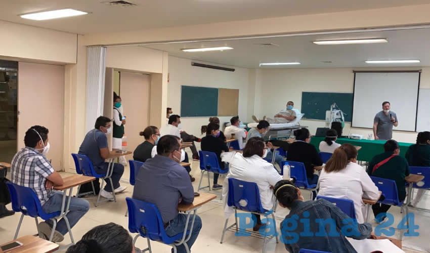 El proceso de capacitación a los trabajadores de la salud es permanente por parte de epidemiólogos y especialistas, a cargo de los más de 60 equipos médicos COVID