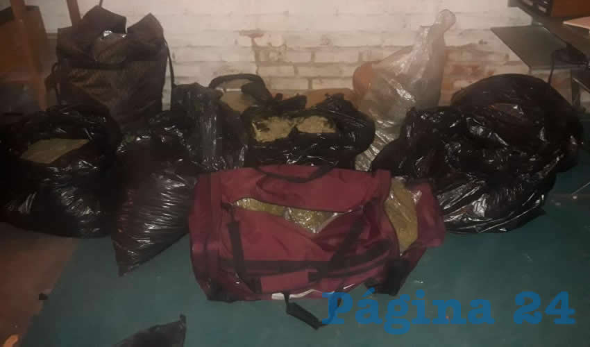 La droga que escond&iacute;an en el local de la compa&ntilde;&iacute;a Midnight, se encontraba repartida en maletas y bolsas de pl&aacute;stico negras y transparentes 