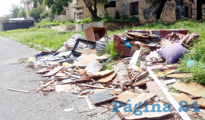 Es urgente que en esta parte de Tlaquepaque la alcaldesa María Limón pueda disponer de elementos de la policía municipal para que se levanten multas contra quienes dejan sus desperdicios en la vía pública/Foto: Francisco Tapia