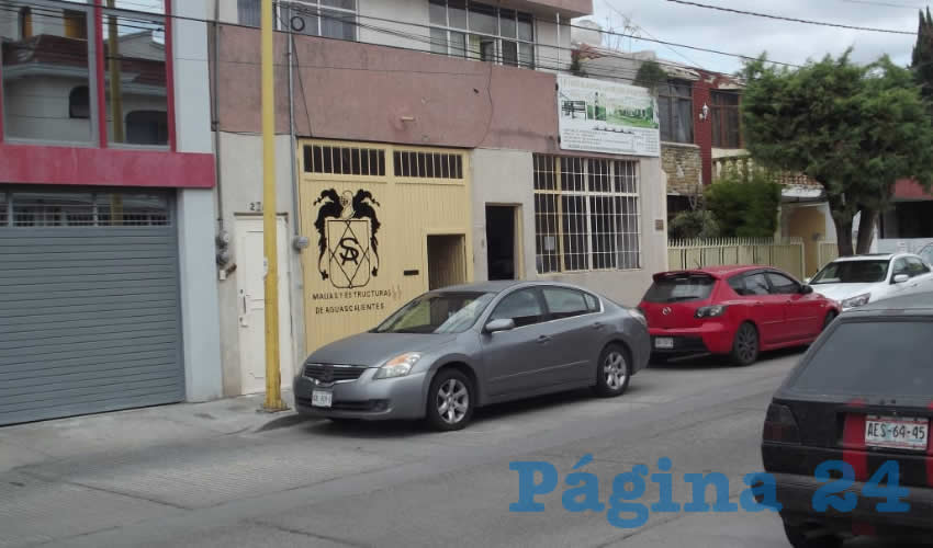 El pasado 19 de septiembre, en el negocio Mallas y Estructuras, los delincuentes Joel Luciano López, de 29 años de edad y José Inés García García, de 35, despojaron a dos personas de 300 mil pesos que una de ellas había retirado de un banco