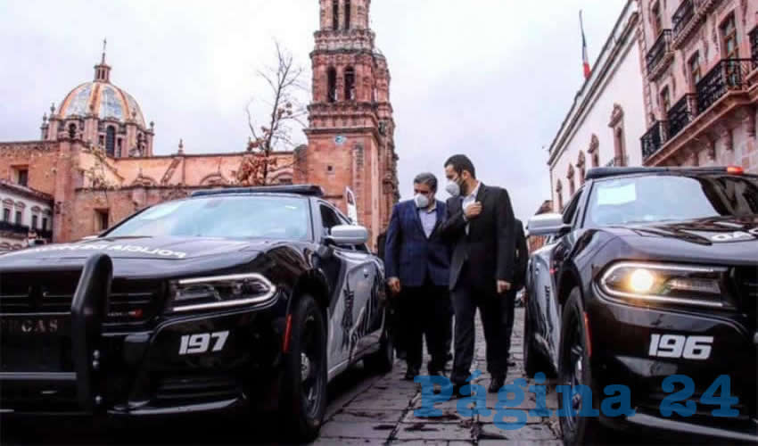 Ulises Mejía Haro, presidente municipal de Zacatecas, entregó patrullas a la policía capitalina y dotó de bicicletas y motocicletas a los Custodios del Patrimonio, quienes pertenecen a la Policía Turística, con la finalidad de fortalecer la corporación y salvaguardar de mejor manera a la población del municipio (Foto Cortesía)