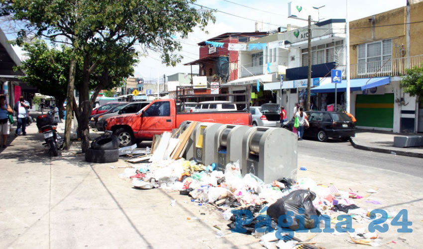 El problema está a unas cuadras del mercado Felipe Ángeles de Guadalajara y afecta tanto a locatarios como a vecinos, quienes han hecho peticiones hasta el cansancio al ayuntamiento tapatío, pero la respuesta que les han dado es siempre la misma: Ninguna/Foto: Francisco Tapia